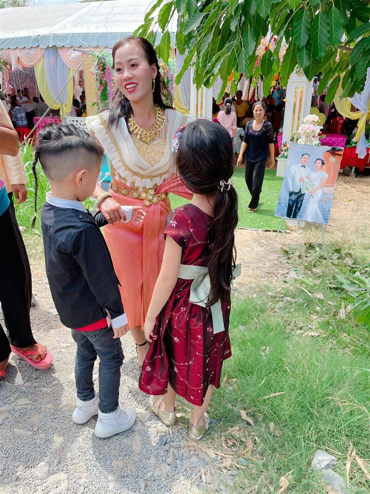 Ốc Thanh Vân và đàn con bịn rịn khi giúp việc đi lấy chồng-6