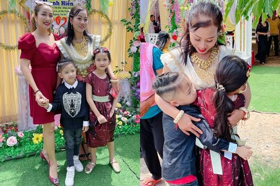 Ốc Thanh Vân và đàn con bịn rịn khi giúp việc đi lấy chồng