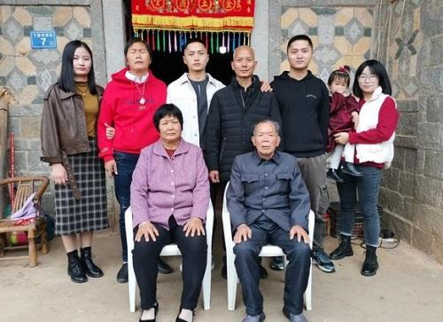 Lướt Tiktok, nàng dâu giúp chồng tìm được anh trai sinh đôi thất lạc 22 năm-1