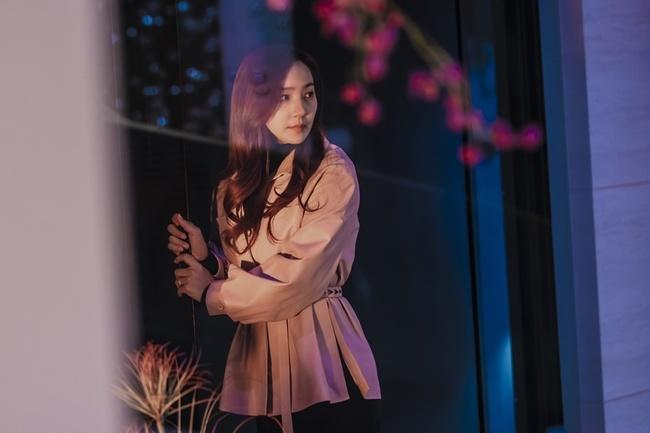Điều gì khiến ác nữ Cheon Seo Jin quỳ gối trong tập 7 Penthouse 2?-3