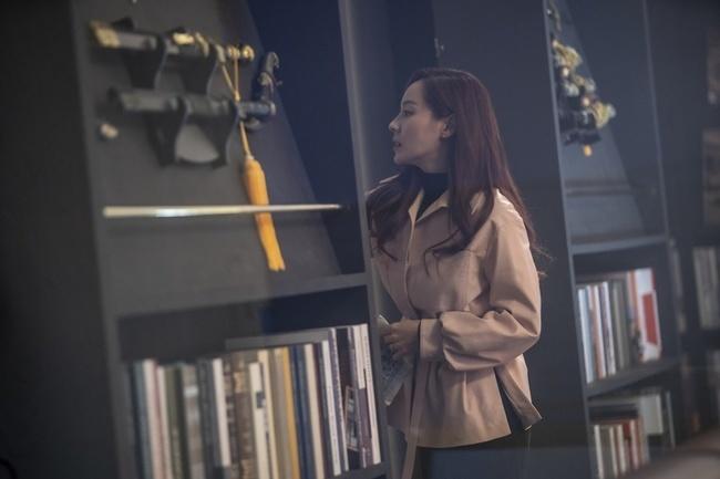 Điều gì khiến ác nữ Cheon Seo Jin quỳ gối trong tập 7 Penthouse 2?-5