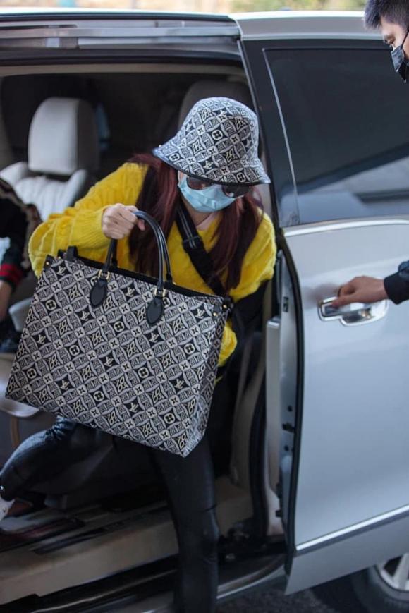 Trương Bá Chi lấy túi hiệu che bụng giữa tin đồn tái hôn Tạ Đình Phong-4