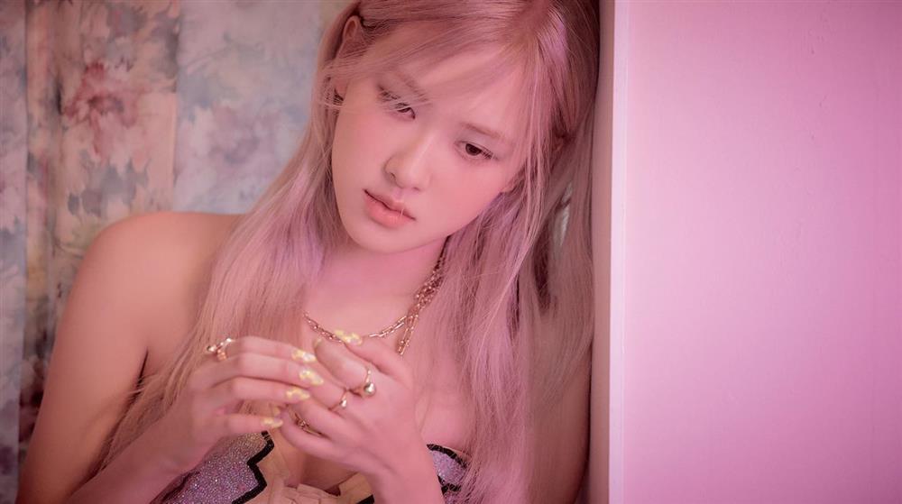 Bóc giá hàng hiệu BLACKPINK Rosé mặc trong MV On The Ground-12