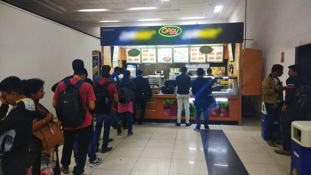 Một vòng trái đất, du khách mắt chữ A mồm chữ O với những điều kỳ lạ-12