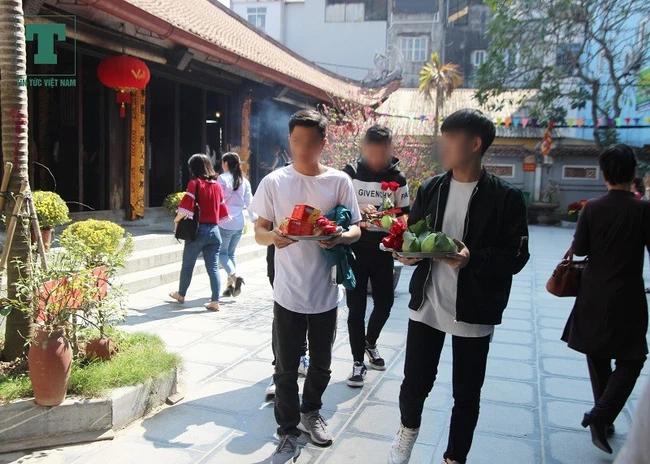 2 thanh niên rủ nhau đi chùa Hà cầu duyên và cái kết cười ra nước mắt-3