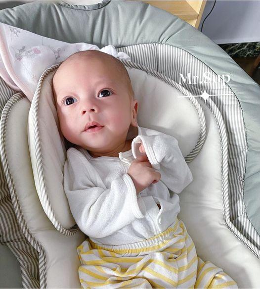 Hằng Túi khoe cận mặt con thứ 6, bất ngờ ngoại hình quý tử-4