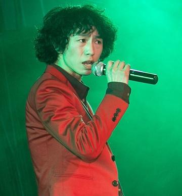 Nam ca sĩ Trung Quốc bị bệnh tâm thần-1