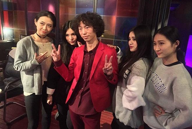 Nam ca sĩ Trung Quốc bị bệnh tâm thần-2