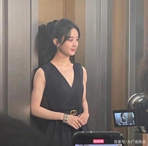 Triệu Lệ Dĩnh: Bắp tay đối lập visual ngọt ngào, ảnh tập gym còn gây choáng hơn-1