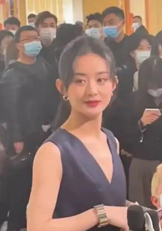 Triệu Lệ Dĩnh: Bắp tay đối lập visual ngọt ngào, ảnh tập gym còn gây choáng hơn-2