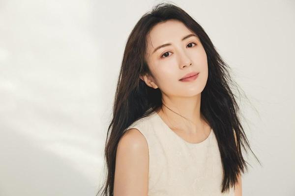 18 tuối nổi tiếng, 44 tuổi về vườn