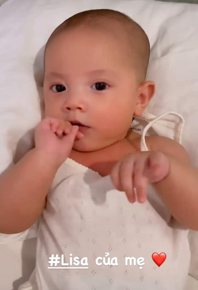 Những lần xuất hiện chuẩn bé điệu của con gái Hà Hồ-1