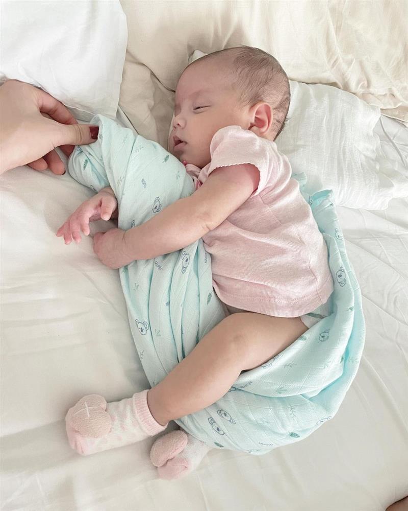 Những lần xuất hiện chuẩn bé điệu của con gái Hà Hồ-12