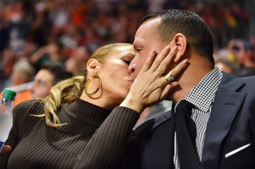 Jennifer Lopez chia tay hôn phu kém tuổi-2