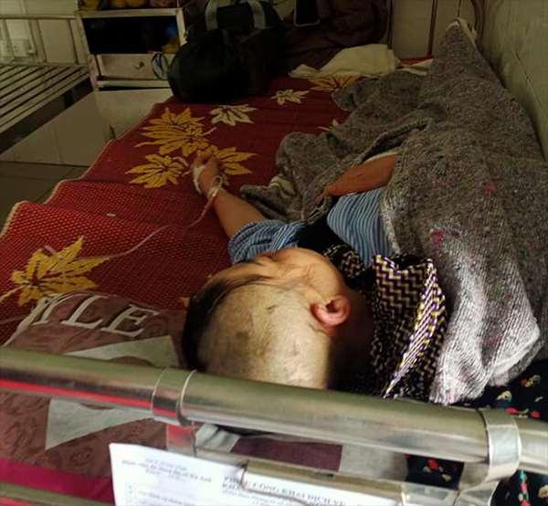 Hà Tĩnh: Đánh ghen kinh hoàng, người phụ nữ bị cạo trọc đầu, đánh gục phải nhập viện-1