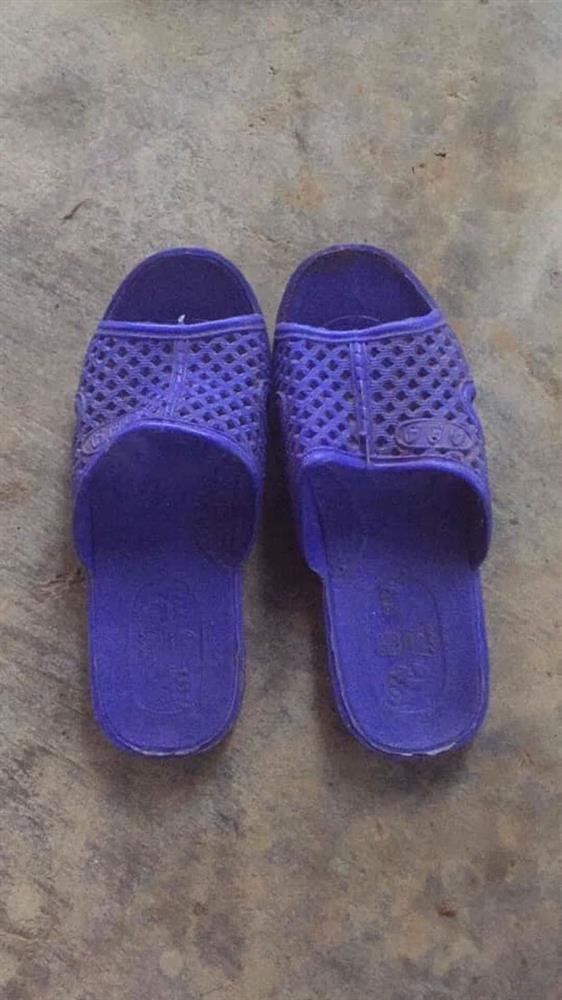 Ngọc Trinh thanh lý, dân mạng ùa vào pass ké dép tổ ong, khoai cắn dở-2