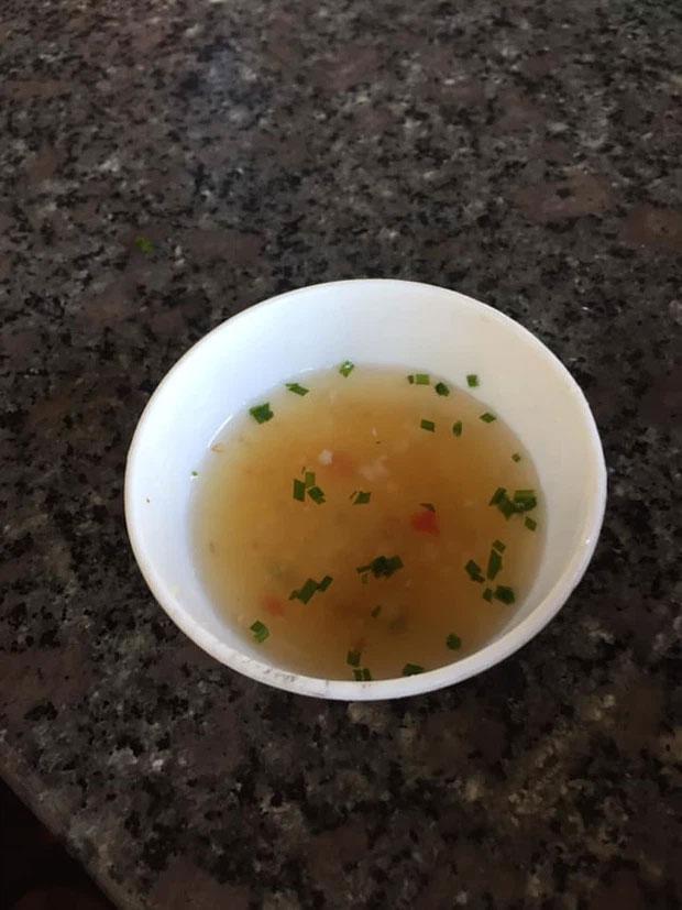 Ngọc Trinh thanh lý, dân mạng ùa vào pass ké dép tổ ong, khoai cắn dở-5