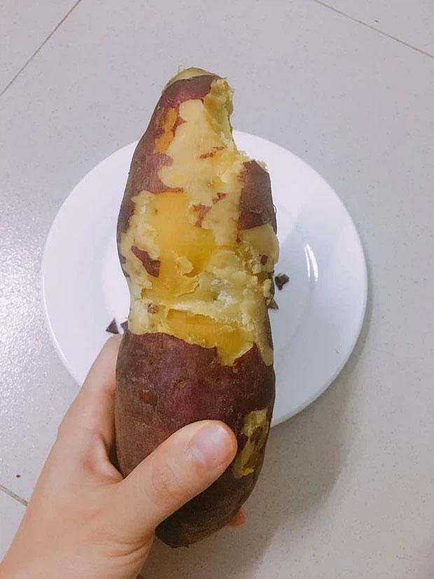 Ngọc Trinh thanh lý, dân mạng ùa vào pass ké dép tổ ong, khoai cắn dở-9