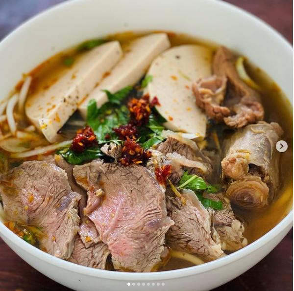 Món ngon đậm hương vị Việt của chân dài Bằng Lăng ở Singapore-9
