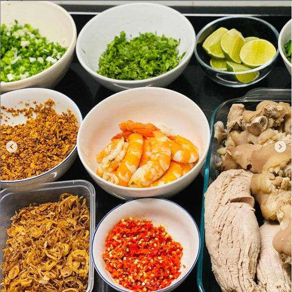 Món ngon đậm hương vị Việt của chân dài Bằng Lăng ở Singapore-16