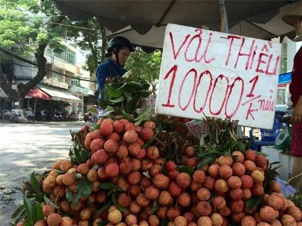 Những màn gây lú của hàng hoa quả vỉa hè, tưởng rẻ nhưng sự thật lại không thể ngờ-2