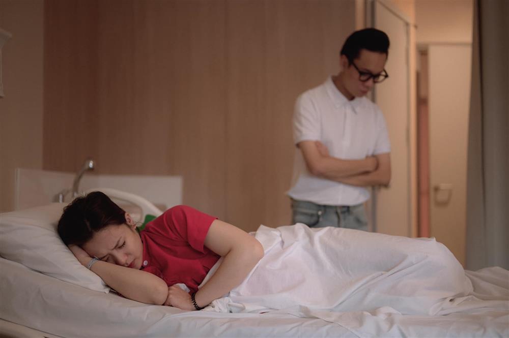 Cảnh JustaTee theo Trâm Anh vào phòng đẻ, tự cắt rốn cho con-5