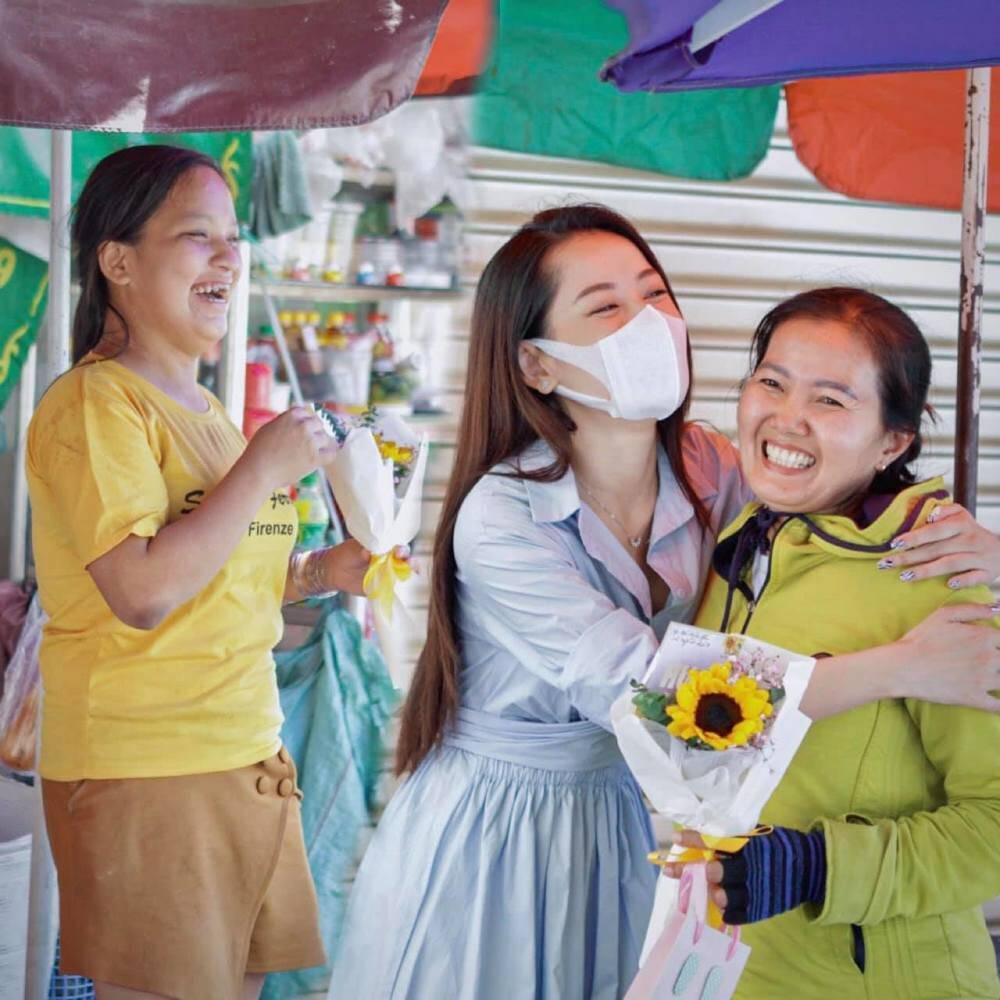 Fan lớn tuổi mắc bệnh xương khớp, Chi Pu lễ phép hỏi han, tận tình muốn hỗ trợ điều trị-4