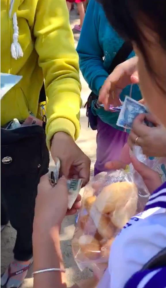 Hiếm lắm mới gặp xe bánh mì tí hon bán rẻ như cho ở miền Tây đầy ký ức tuổi thơ-2