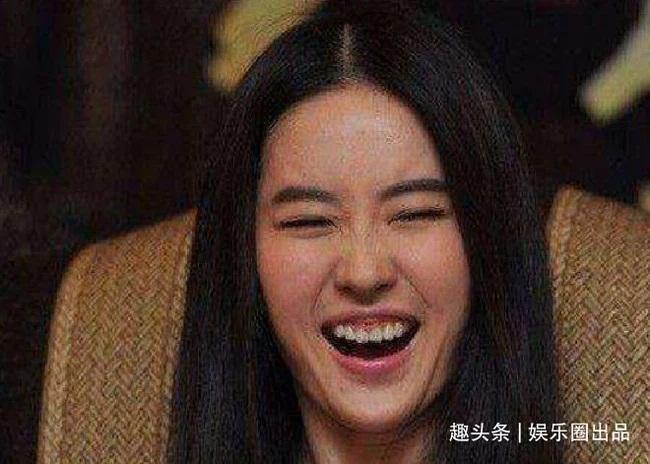 Mỹ nhân Hoa ngữ cùng những giây phút cười thả phanh vô tình rơi vào ống kính truyền thông-1