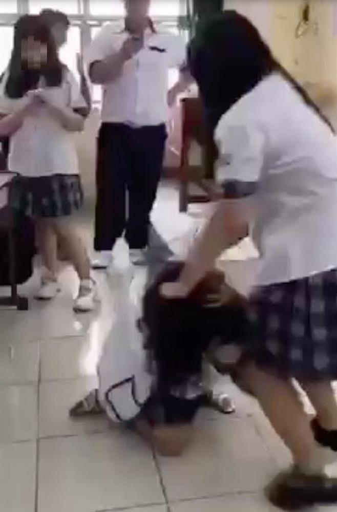 Vụ nữ sinh TP.HCM đánh nhau trong lớp: Tôi lo vì các em khác hờ hững-1
