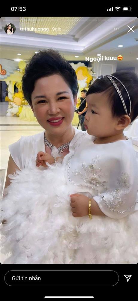 Cô dâu 200 cây vàng tổ chức tiệc sinh nhật chuẩn rich kid cho con gái 1 tuổi-5