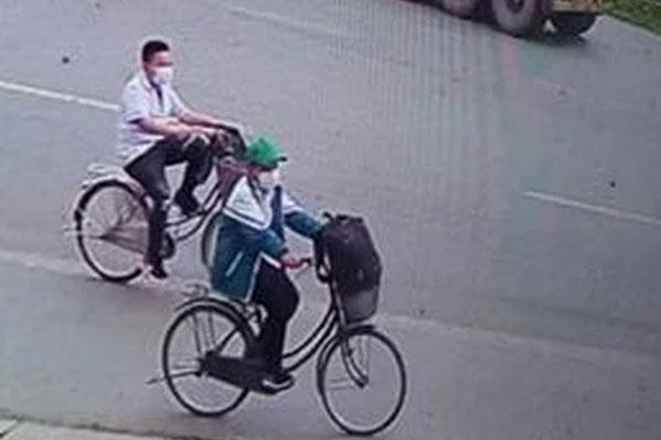 2 học sinh lớp 5 đạp xe 140km từ Thái Bình vào Thanh Hoá và câu chuyện xúc động-1