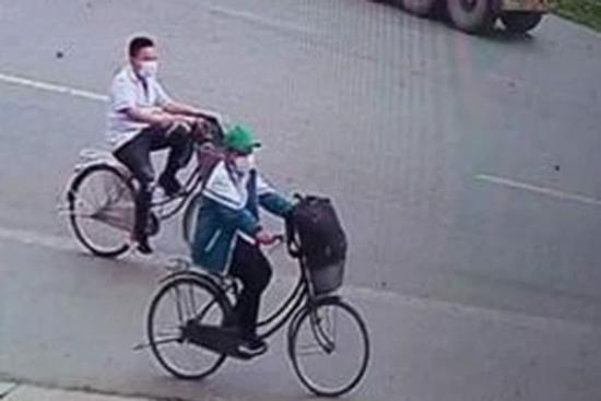 2 học sinh lớp 5 đạp xe 140km từ Thái Bình vào Thanh Hoá và câu chuyện xúc động