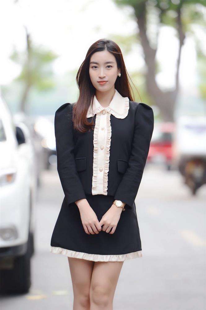 SAO MẶC ĐẸP: Minh Hằng khoét ngực hở bạo - Lan Ngọc lên đồ xuất sắc-7