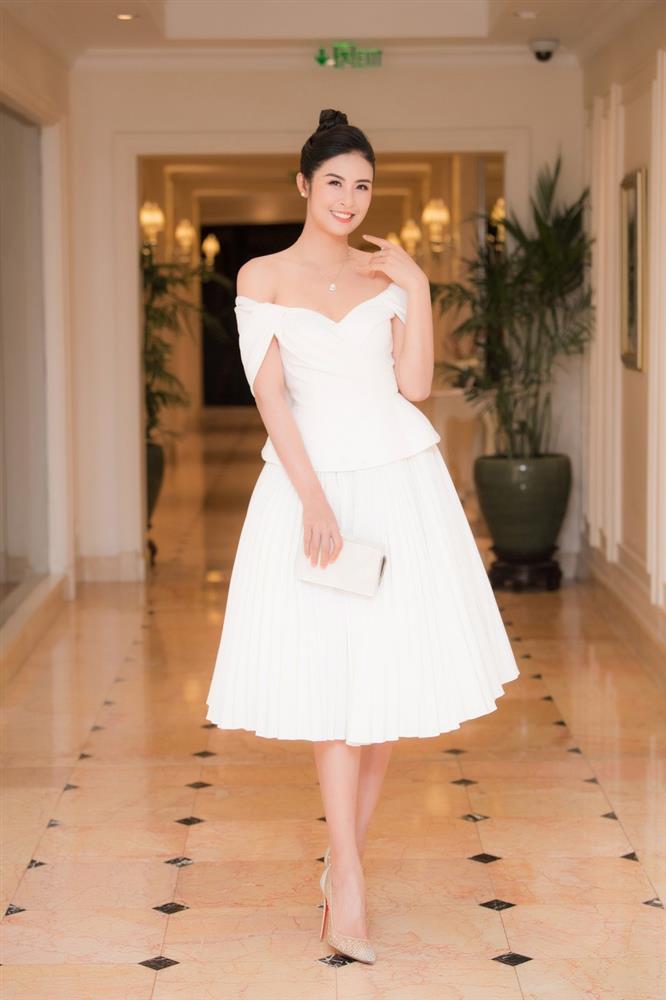 SAO MẶC ĐẸP: Minh Hằng khoét ngực hở bạo - Lan Ngọc lên đồ xuất sắc-8