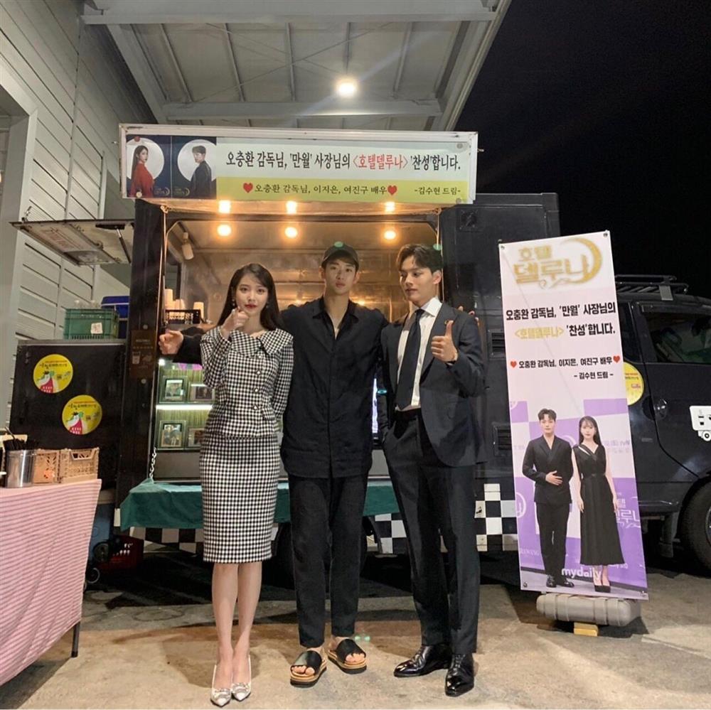 Bí quyết chụp ảnh hack dáng cực xịn từ em gái quốc dân IU-2