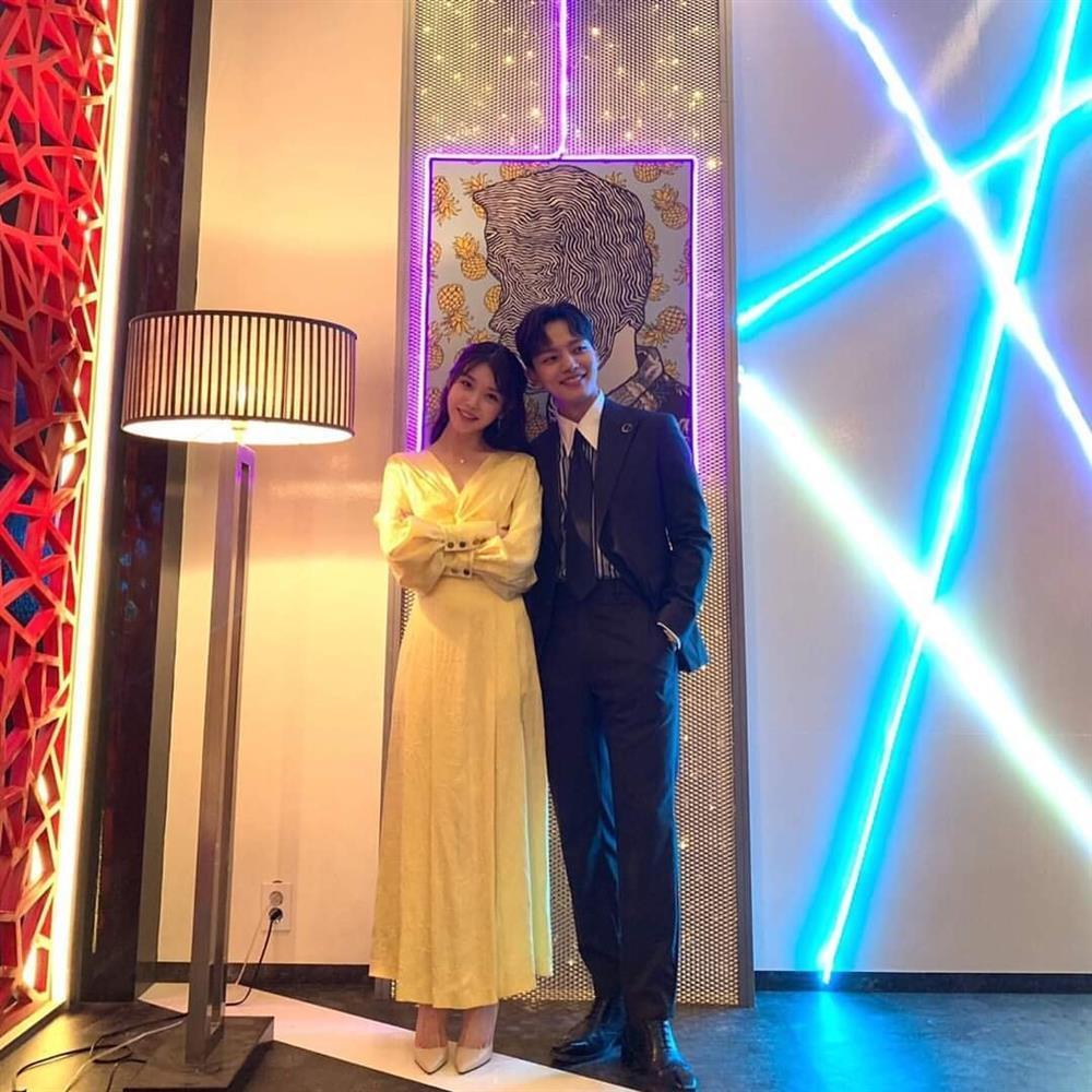 Bí quyết chụp ảnh hack dáng cực xịn từ em gái quốc dân IU-8