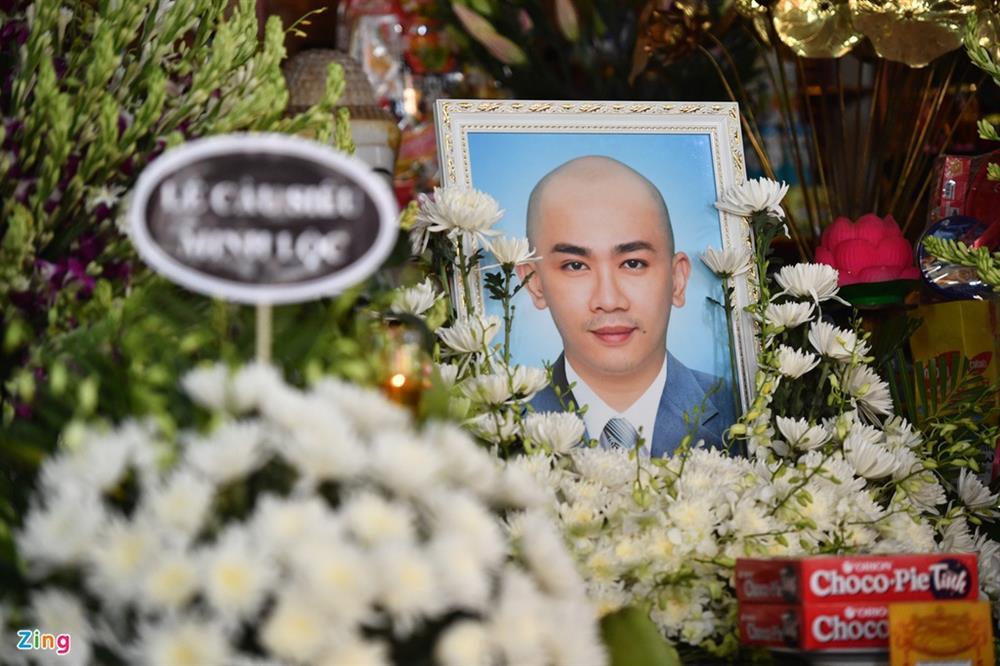 Trường Giang, Nhã Phương viếng chuyên gia trang điểm Minh Lộc-1