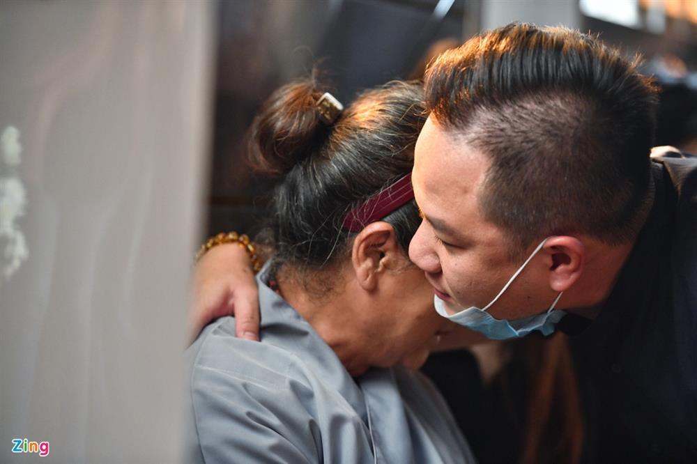 Trường Giang, Nhã Phương viếng chuyên gia trang điểm Minh Lộc-6