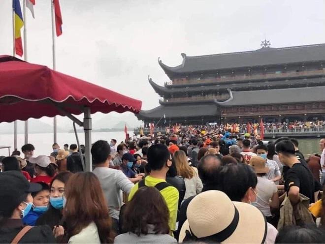 Choáng váng hàng trăm nghìn du khách chen nhau đi lễ chùa Tam Chúc-3