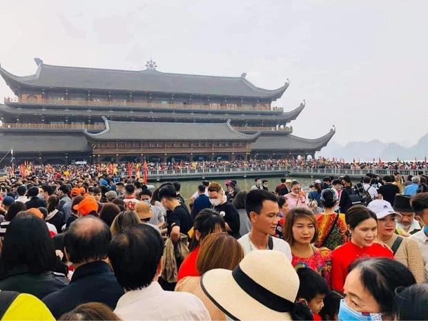 Choáng váng hàng trăm nghìn du khách chen nhau đi lễ chùa Tam Chúc-5