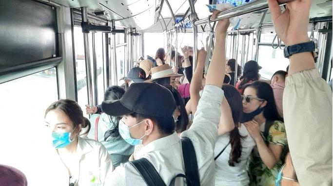 Chuyến bay từ TP.HCM đi Côn Đảo phải quay về vì máy bay có khói-4