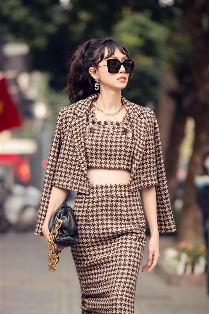 Lynk Lee lộ chân gầy gò còn bị soi diện đồ hiệu như hàng chợ-10