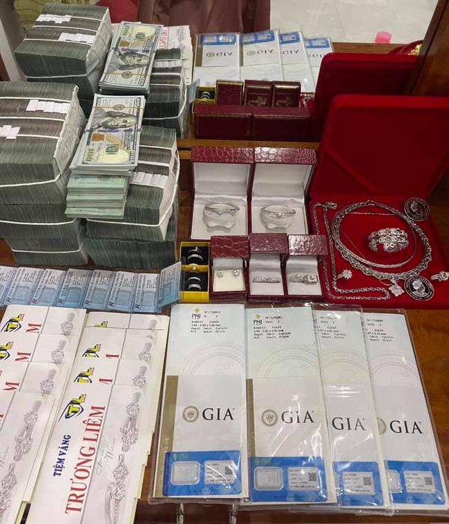 Đám cưới ở An Giang: Quà cưới hơn 2 tỷ, tiền vàng kim cương chất đống-3