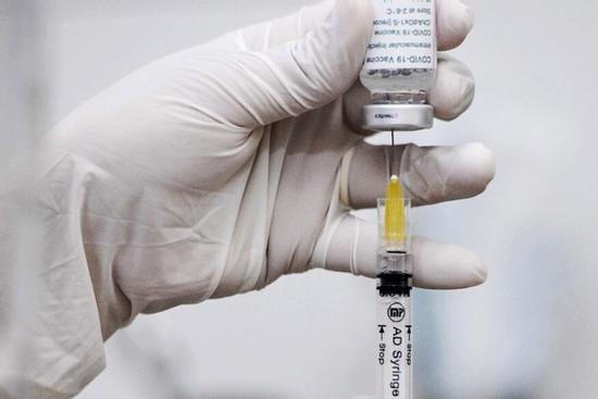 11 người gặp phản ứng nặng sau tiêm vaccine Covid-19, Bộ Y tế nói gì?