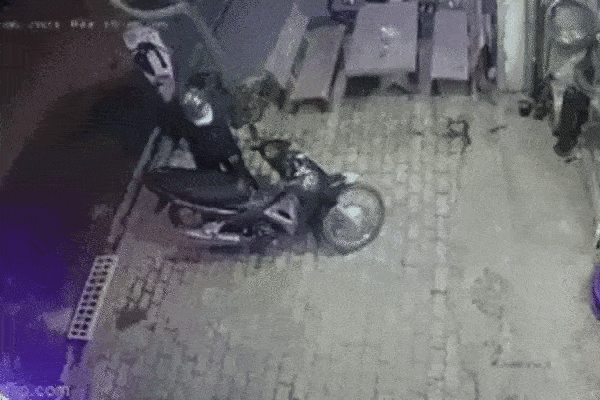 Clip: Chiếc xe máy bị trộm bẻ khóa 4 lần trong 2 năm đều... bất thành