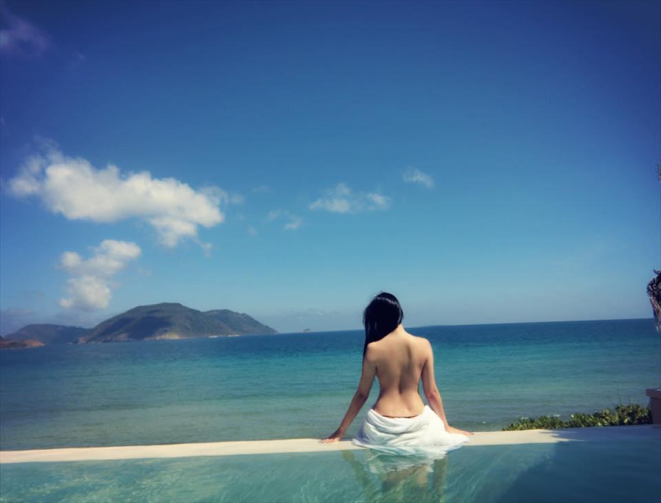 Chán biệt thự 80 tỷ, Huyền Baby bán khỏa thân trên hồ bơi-2