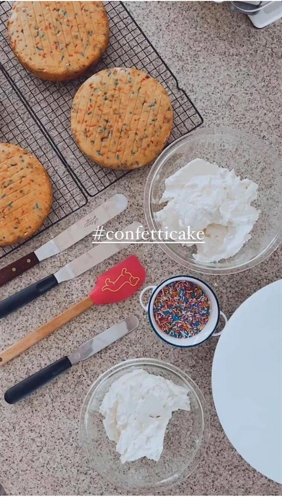 Ngả nón chiêm ngưỡng Hà Tăng làm bánh sinh nhật cho con gái-3