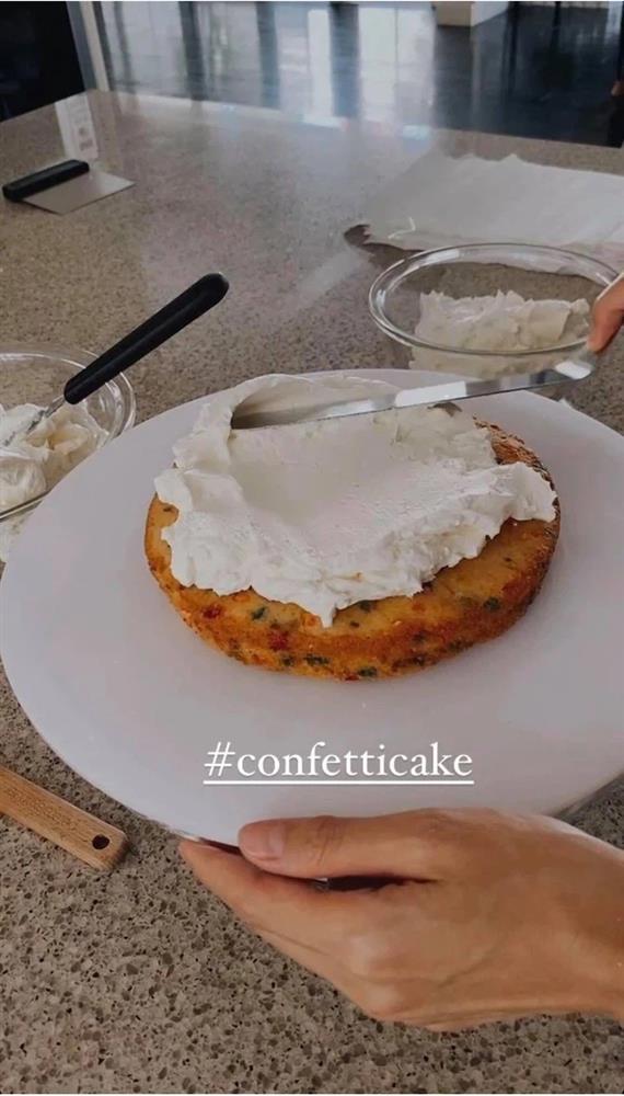 Ngả nón chiêm ngưỡng Hà Tăng làm bánh sinh nhật cho con gái-4