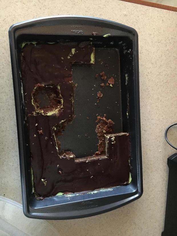 Những kiểu cắt bánh ngang ngược khiến ai nhìn cũng khó chịu-5